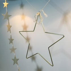 Déco de Noël • Grande étoile Or en fil de laiton et guirlande en bois à suspendre dans le sapin de Noël … Les inutiles à Loches