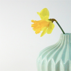 vase origami turquoise - vase mint bloomingville - vase vert d'eau et joncquille