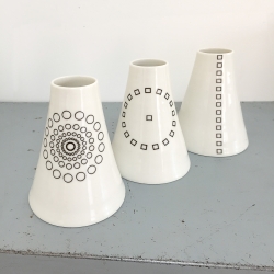 Soliflore en porcelaine - Vase noir et blanc de la collection Hay d'Anne Black. Boutique Les inutiles