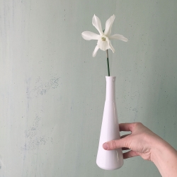 Petit vase blanc en céramique émaillée - idée cadeau pour la fête des mères - Concept store Les inutiles