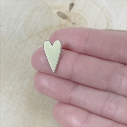 Petit pin's cœur en laiton doré à l'or fin • idées cadeaux et bijoux à Loches Boutique créateurs