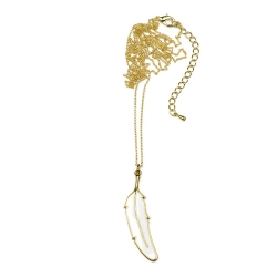 Sautoir Plume dorée et blanche • Collier bohème pour l'été et idée cadeau de bijoux. Boutique de bijoux Les inutiles